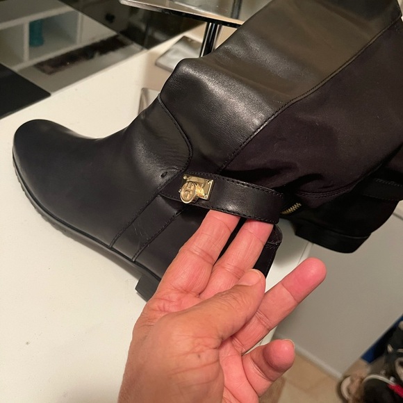 Tahari beautiful tall boots with good conditions - Picture 4 of 11